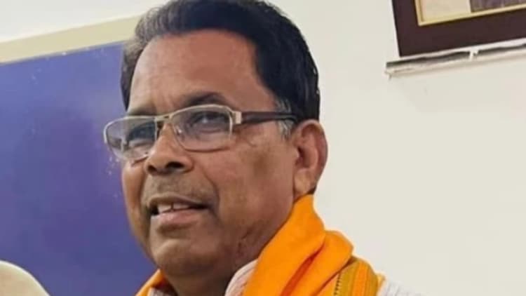 अलीगढ़: राज्यमंत्री नरेन्द्र कश्यप ने अधिकारियों को दिए निर्देश, बोले- योजनाओं का लाभ हर पात्र व्यक्ति को हो