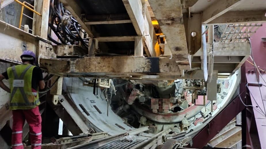 Kanpur Metro: सितंबर से बनेगा सेंट्रल और नयागंज के बीच सुरंग, टनल में उतारी गई रेल की पटरी