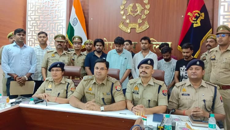 गोरखपुर में फर्जी कॉल सेंटर चलाकर विदेशियों को ठगने वाली अंतरराष्ट्रीय गिरोह पकड़ा, जानें कैसे करता था क्राइम