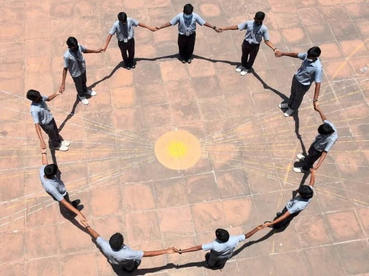 Zero Shadow Day: आज परछाई छोड़ देगी इंसान का साथ, जानिए क्या है इसकी वजह