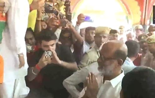 सुपरस्टार रजनीकांत ने अयोध्या पहुंचकर ' रामलला ' के दर्शन किए , सीएम योगी के बाद अखिलेश यादव से भी मुलाकात