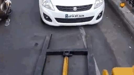 लखनऊ में नो पार्किंग से गाड़ी उठाने पर जज के बेटे का हंगामा, पुलिसकर्मियो से बोला- थप्पड़ खाओगे ठीक हो जाओगे