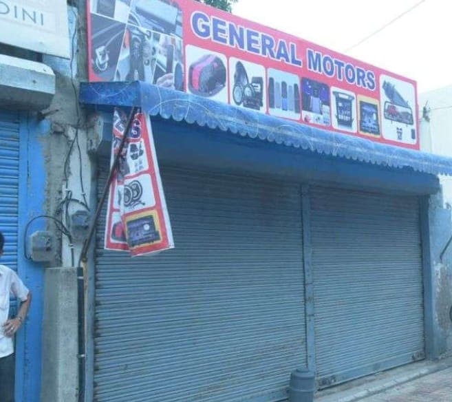 बरेली में नगर निगम के अतिक्रमण अभियान से खफा दुकानदारों ने बंद की दुकानें, रास्ता किया जाम, जानें मामला...