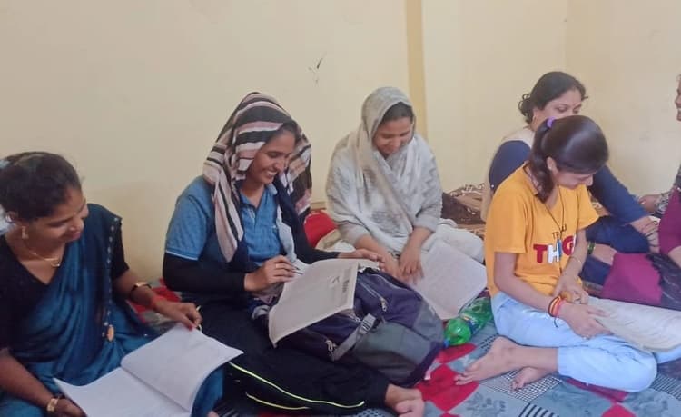 Bihar Teacher Exam: मोतिहारी में 37 केन्द्रों पर होगी शिक्षक बहाली प्रतियोगिता परीक्षा, हेल्पलाइन नंबर जारी