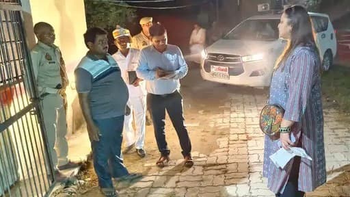 गोंडा के कस्तूरबा गांधी बालिका विद्यालय में डीएम ने की छापेमारी, गायब मिली 89 छात्राएं, वार्डन समेत 4 पर FIR