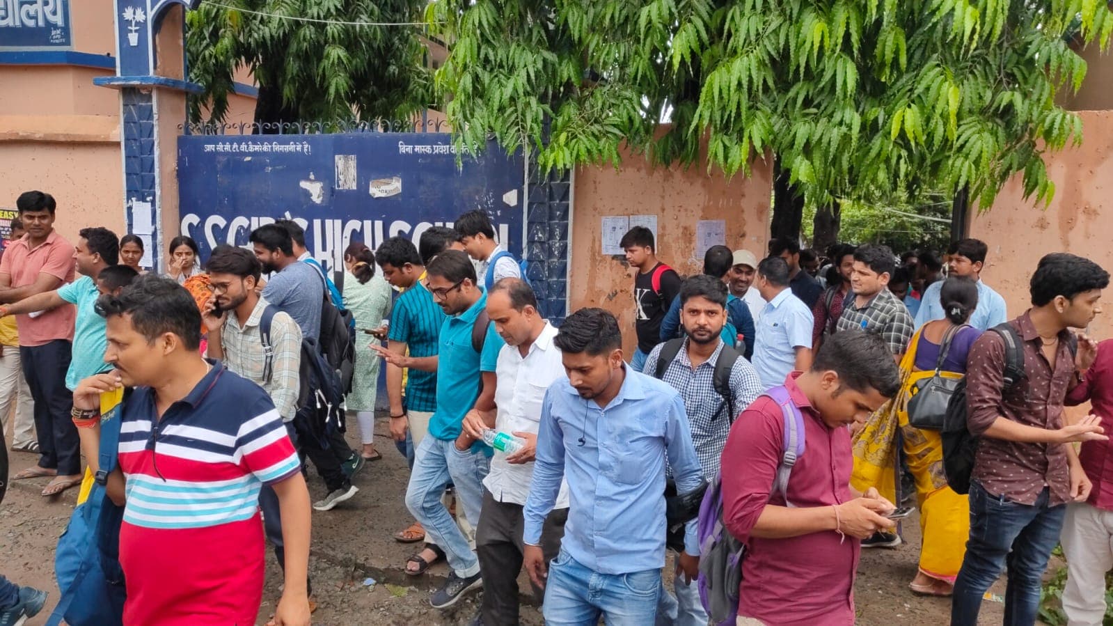 Bihar Teacher Exam 2023: परीक्षा के पहले दिन एक मुन्ना भाई समेत कई पकड़े गए, जानिए छात्रों ने क्यों किया बवाल