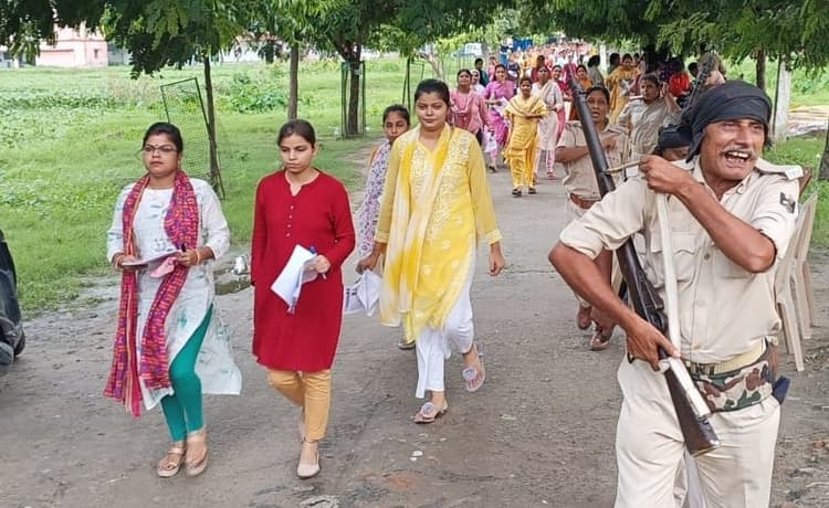 Bihar Teacher Exam 2023: शिवहर में प्रथम दिन कड़ी सुरक्षा के बीच संपन्न हुई बीपीएससी की शिक्षक भर्ती परीक्षा