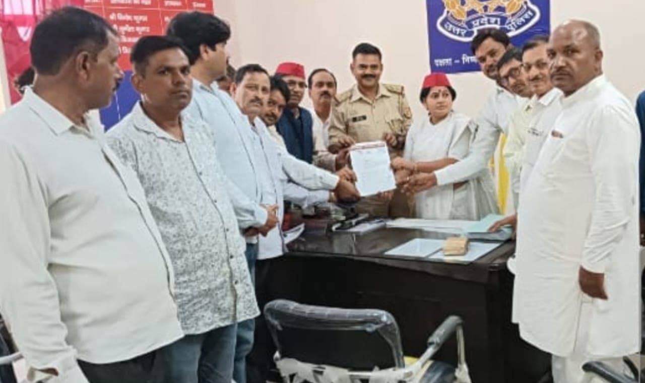 अखिलेश पर टिप्पणी करने वाले अयोध्या की हनुमानगढ़ी के महंत राजू दास के खिलाफ अलीगढ़ में सपाइयों ने दी तहरीर