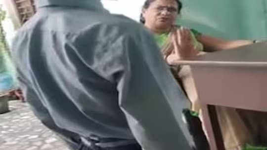 मुजफ्फरनगर में छात्र की पिटाई करवाने वाली शिक्षिका के खिलाफ FIR दर्ज, पिता की तहरीर पर दर्ज हुआ मुकदमा