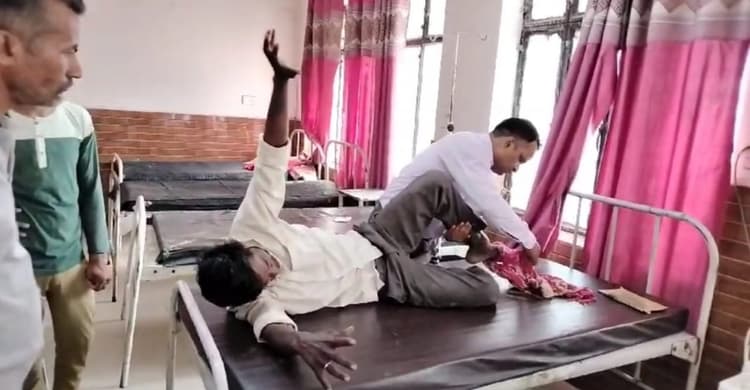 अलीगढ़: सामुदायिक स्वास्थ्य केंद्र में दर्द से तड़पता रहा मरीज, फोन करने के बाद भी नहीं पहुंची एंबुलेंस