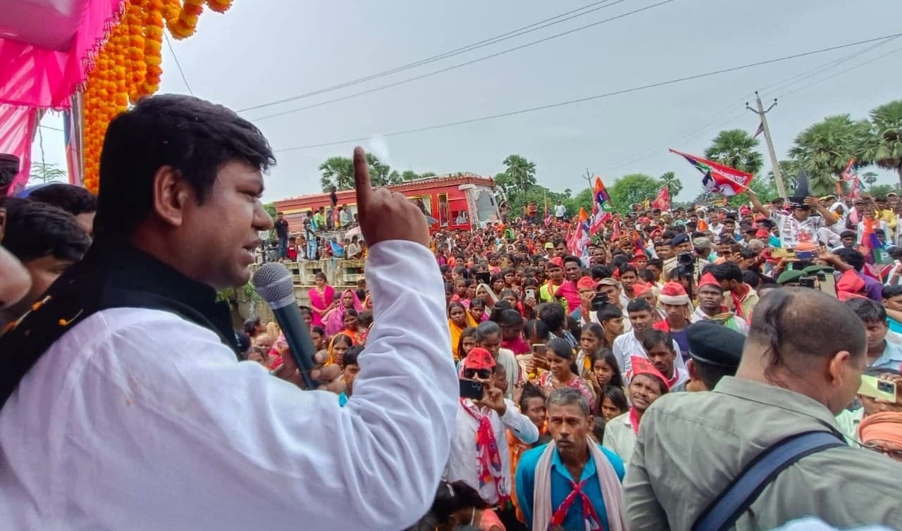 संकल्प यात्रा में सहनी पहुंचे बक्सर, कहा, आपकी ताकत से दिल्ली की कुर्सी हिल रही है