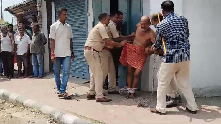 समस्तीपुर में बीच सड़क पर हाई वोल्टेज ड्रामा, नग्न अवस्था में शख्स ने लगाई दौड़, महिला सिपाही से भी की बदसलूकी