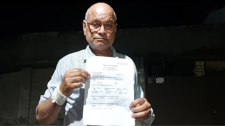 देवरिया में शिक्षक दिवस पर अध्यापक को केक काटना पड़ा भारी, नाराज प्रधानाचार्य ने कर दी जमकर पिटाई, केस दर्ज