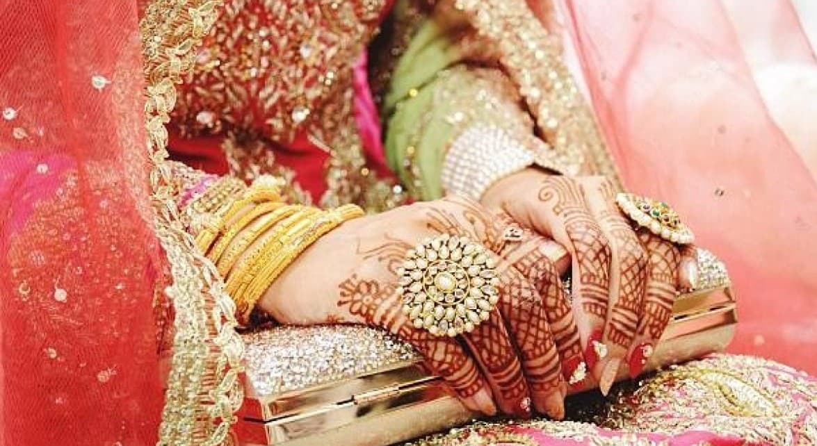 दामाद-बहू खोजने की उम्र में अधिकारी खोज रहे हैं ज्वाइनिंग लेटर और पोस्टिंग की कॉपी