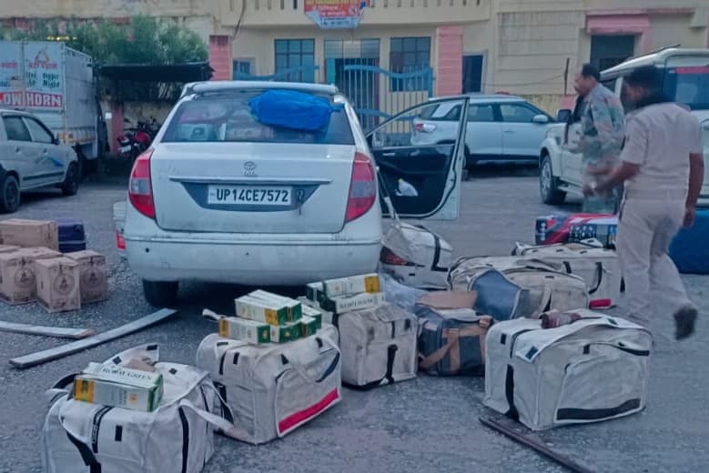 Bihar News: दिल्ली से शराब की खेप लेकर मधुबनी जा रहा सेना का जवान गिरफ्तार...