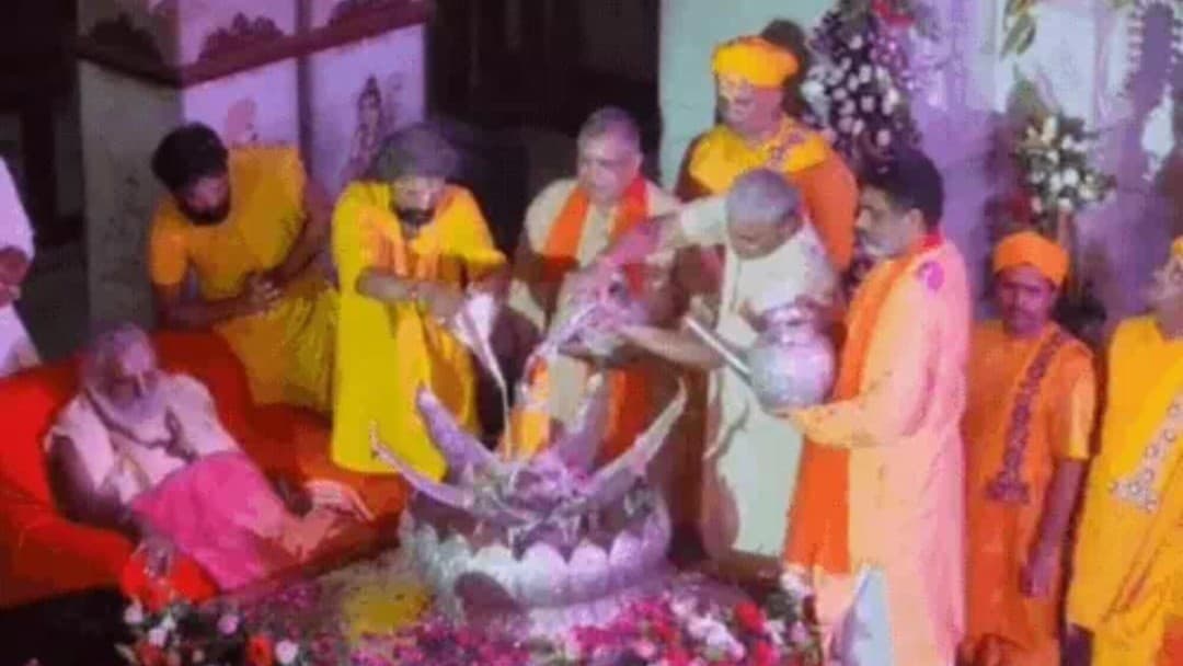 Janmashtami 2023: कृष्ण के जन्म पर झूम उठा मथुरा-वृंदावन, बांके बिहारी में लड्डू गोपाल की हुई मंगला आरती