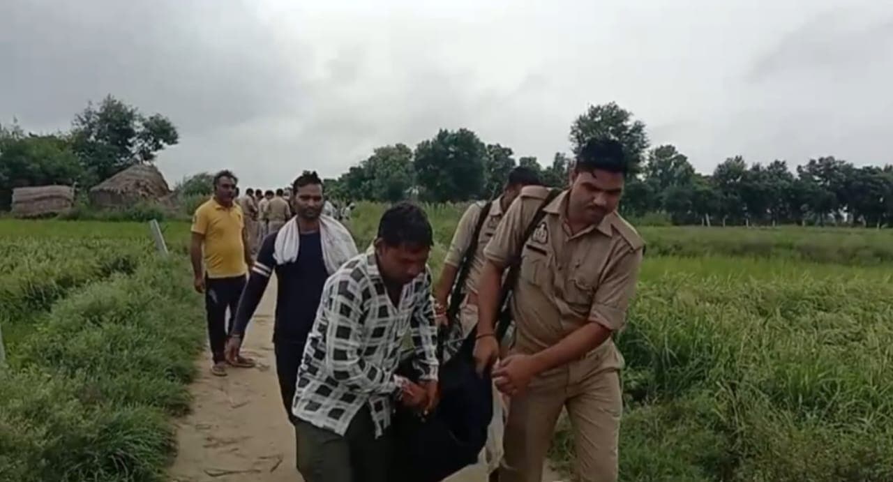 अलीगढ़: जमीन बेचने में रोड़ा बन रहे पिता की गला काटकर हत्या, पुत्र सहित तीन आरोपी गिरफ्तार