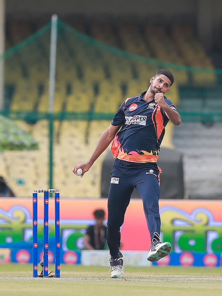 UP T20 League : काशी रुद्रास ने लखनऊ फॉल्कन्स के खिलाफ 9 विकेट से की जीत दर्ज,अटल बिहारी रहे मैच के हीरो....