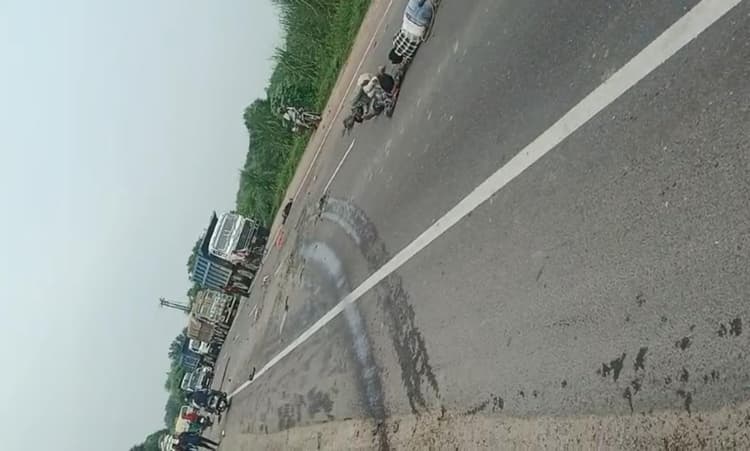 UP News : कानपुर में हाईवे  पर पिकअप और ट्राले की भीषण टक्कर, चार लोगों की मौत , 9 से अधिक घायल