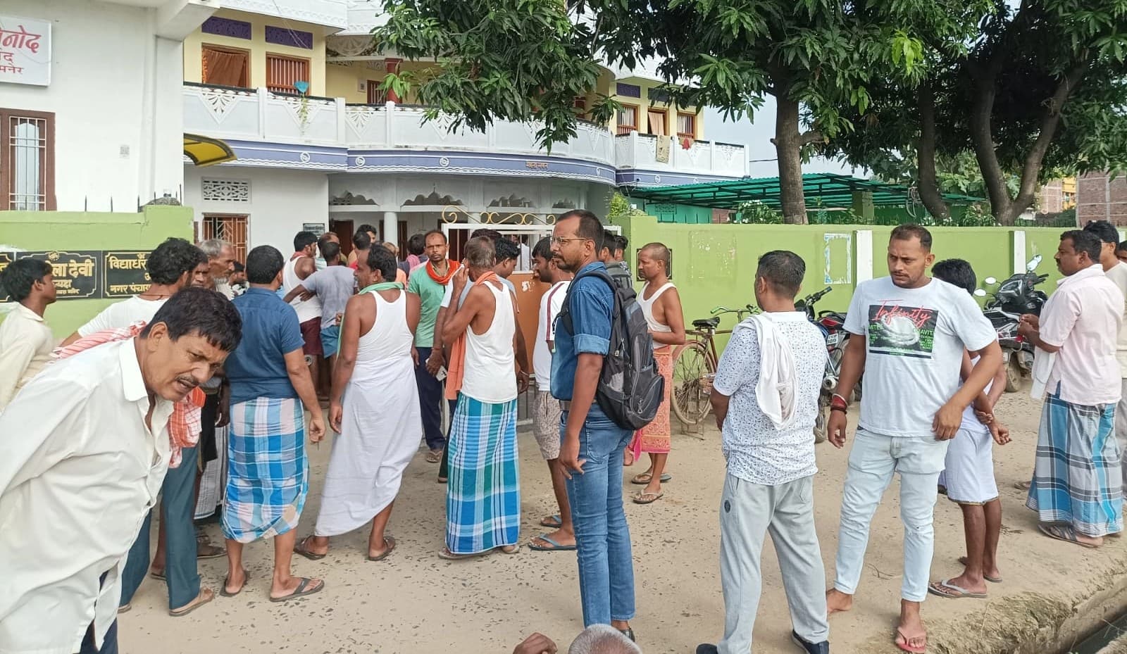 पटनाः मनेर में  मुख्य पार्षद के घर पर ताबड़तोड़ फायरिंग, फुलवारी शरीफ में युवक का शव मिला