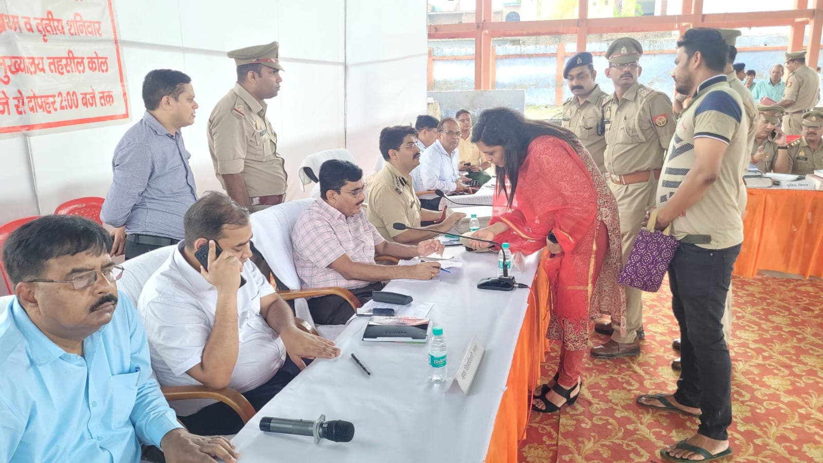 अलीगढ़: सम्पूर्ण समाधान दिवस में जनसमस्याओं की हुई सुनवाई, डीएम बोले- 420 के मुकदमे दर्ज कर प्रस्तुत करें नजीर