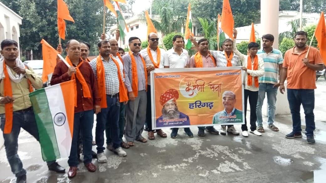 अलीगढ़: करणी सेना डीएम को पीएम के नाम का सौंपा ज्ञापन, बोलें- पाकिस्तान पर हो सख्त कार्रवाई