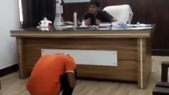 बरेली: कब्जे की शिकायत पर भड़के SDM ने फरियादी को बनाया मुर्गा, डीएम ने पद से हटाकर जिला मुख्यालय भेजा