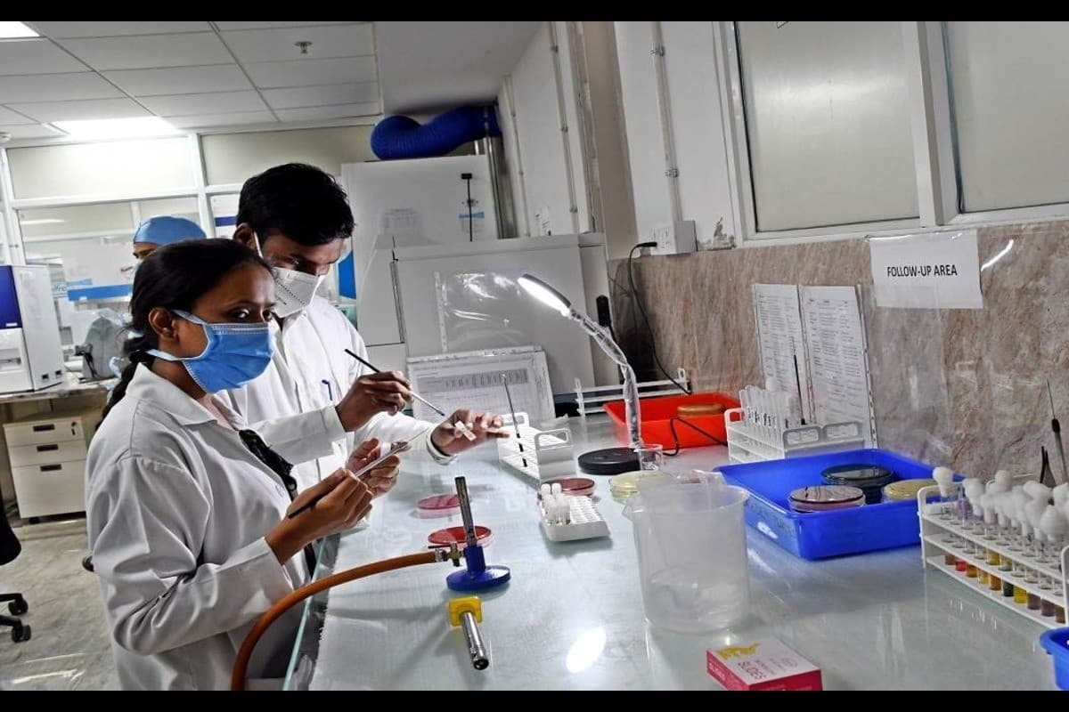 देवघर : डेंगू जांच बना निजी क्लिनिकों की कमाई का नया जरिया, 3 महीने में मिले 38 मरीज, आमदनी साढ़े 4 करोड़ पार