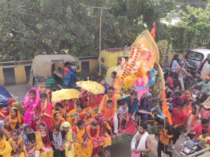 Ganesh Visarjan 2023 : बरेली में विसर्जन जुलूस में उमड़ी भीड़ से सड़कों पर लंबा जाम, लोगों को बदलना पड़ा मार्ग