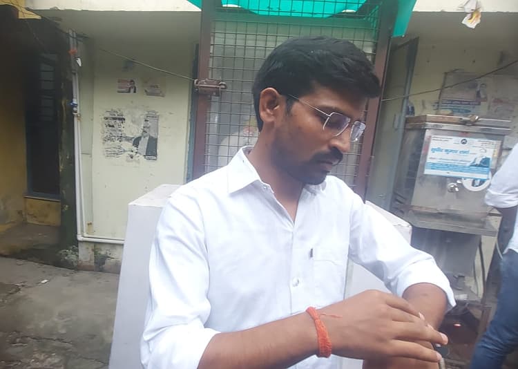 UP News : मॉडल से दुष्कर्म मामले में आरोपी सपा नेता कौशल दिवाकर ने कोर्ट में किया सरेंडर