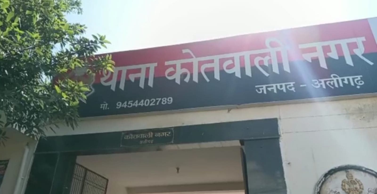 अलीगढ़: सात साल की बालिका की गला दबाकर हत्या, पड़ोसी की छत पर स्टोर रूम में मिला शव, तीन गिरफ्तार