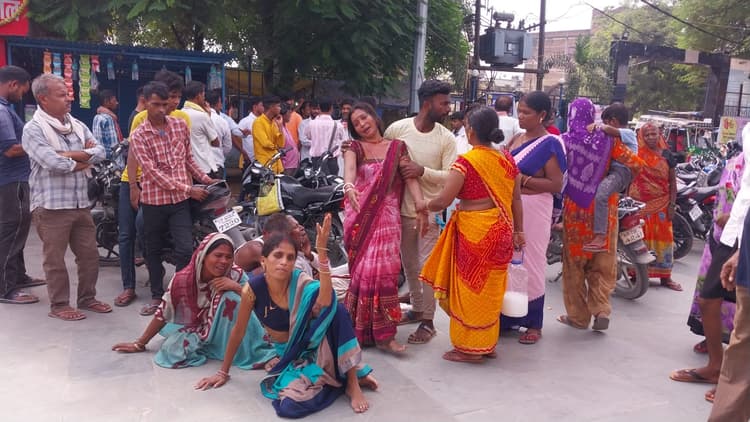 Bihar Update: सीवान में दो बाइक में जोरदार टक्कर, तीन की मौत, एक गंभीर रुप से जख्मी