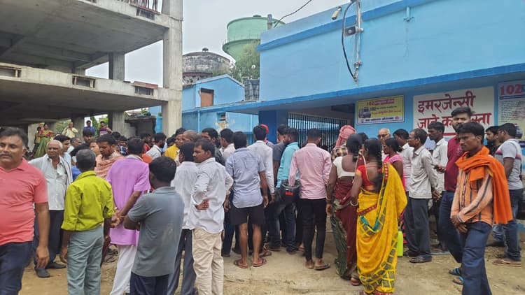 बिहार: स्वास्थ्यकर्मियों के चुनाव को लेकर हुई गोलीबारी, जमकर चले लाठी-डंडे, एक महिला समेत चार जख्मी