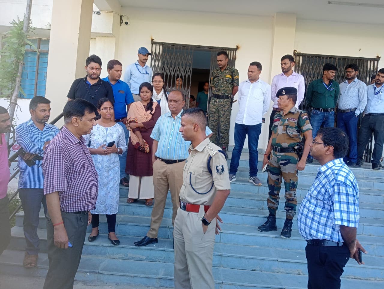 लखीसराय के इंजीनियरिंग कॉलेज की छात्रा ने की खुदकुशी, छात्रों ने किया हंगामा, एंबुलेंस में भी तोड़फोड़