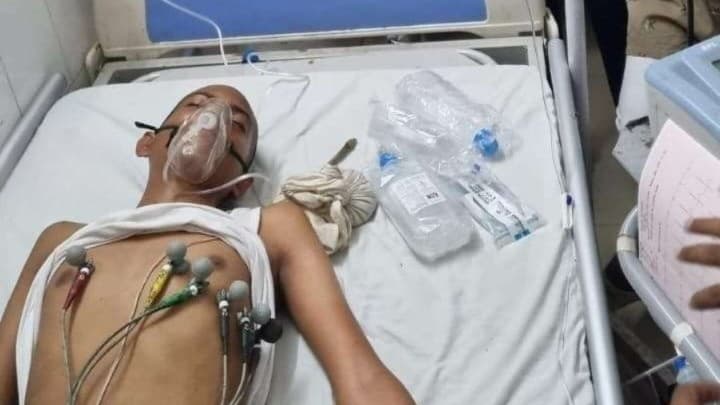 देवरिया हत्याकांड: अपने परिवार के पांच लोगों की हत्या से आहत देवेश की तबीयत हुई खराब, मेडिकल कॉलेज में भर्ती