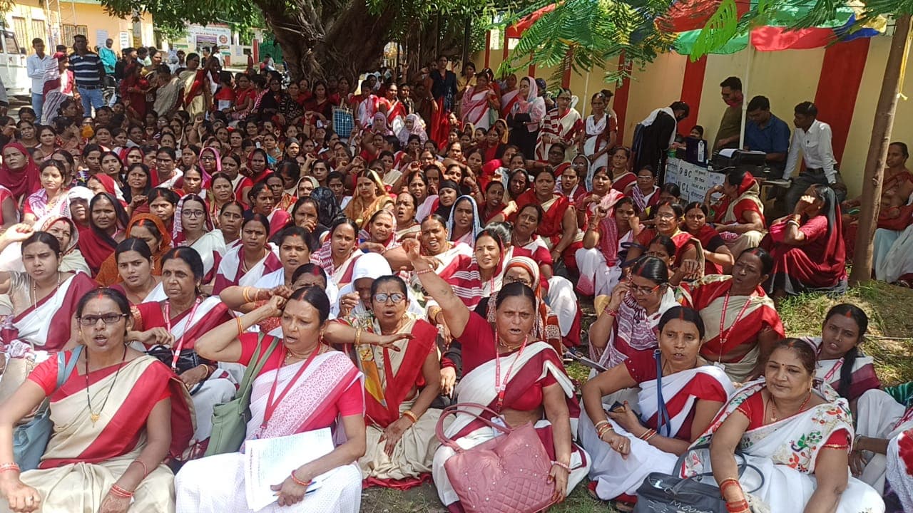 बिहार: 6700 आंगनबाड़ी सेविकाएं गईं हड़ताल पर, 10 अक्टूबर से करेंगी अनशन, एक लाख से अधिक बच्चे प्रभावित
