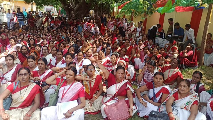 बिहार: 6700 आंगनबाड़ी सेविकाएं गईं हड़ताल पर, 10 अक्टूबर से करेंगी अनशन, एक लाख से अधिक बच्चे प्रभावित