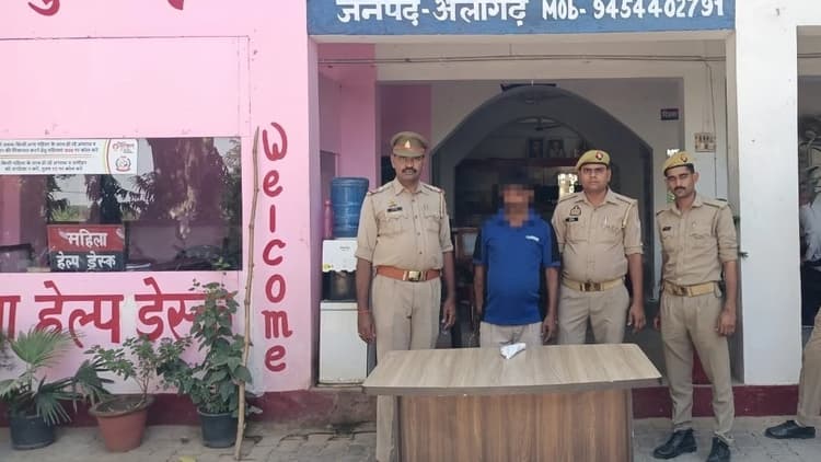 अलीगढ़: 14 साल से फरार 25 हजार का इनामी लूटेरा गिरफ्तार, पहचान छिपा कर रह रहा था दिल्ली में