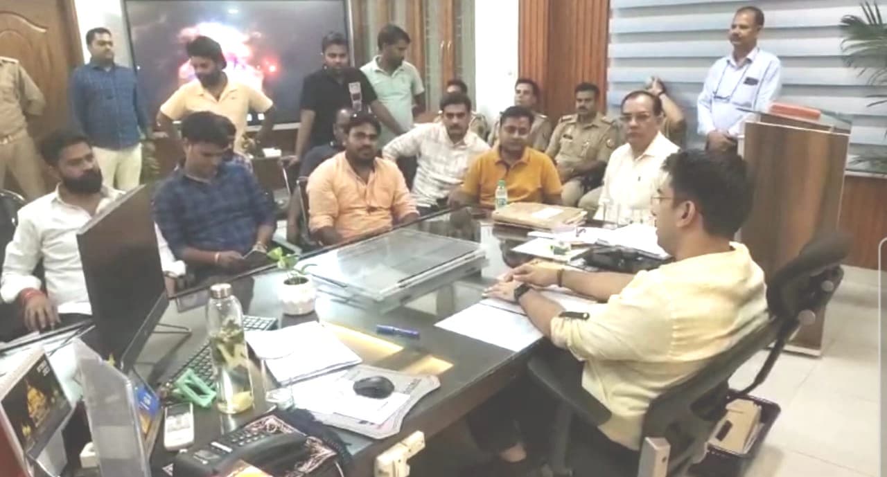 UP News: ADA के जेई और एई पर भाजपा पदाधिकारी ने लगाये भ्रष्टाचार के आरोप, बिना रुपये लिये नहीं करते हैं काम