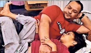 नार्थ इस्ट ट्रेन हादसाः जुड़वां बहनों में से एक की जान मां के साथ चली गयी, दूसरी पिता के साथ अस्पताल में भर्ती