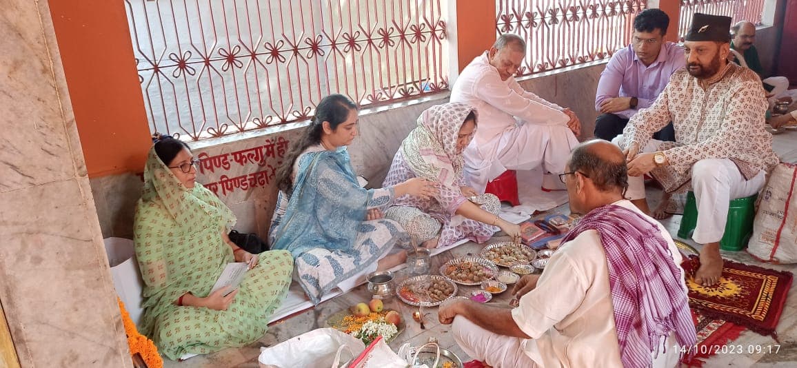 पितृपक्ष के अंतिम दिन दिवंगत CDS जनरल बिपिन रावत की बेटियां पहुंची गया, माता-पिता के मोक्ष के लिए किया पिंडदान