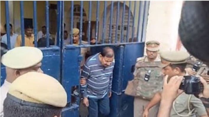 UP News : डॉन बबलू श्रीवास्तव बरेली सेंट्रल जेल से प्रयागराज रवाना, सोमवार को महिंद्रा अपहरण कांड में पेशी