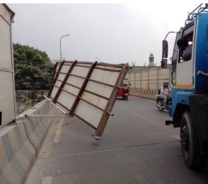 UP Weather Forecast : यूपी में आंधी के साथ बारिश, ओले गिरने से गिरा पारा, जानिए मौसम का अपडेट
