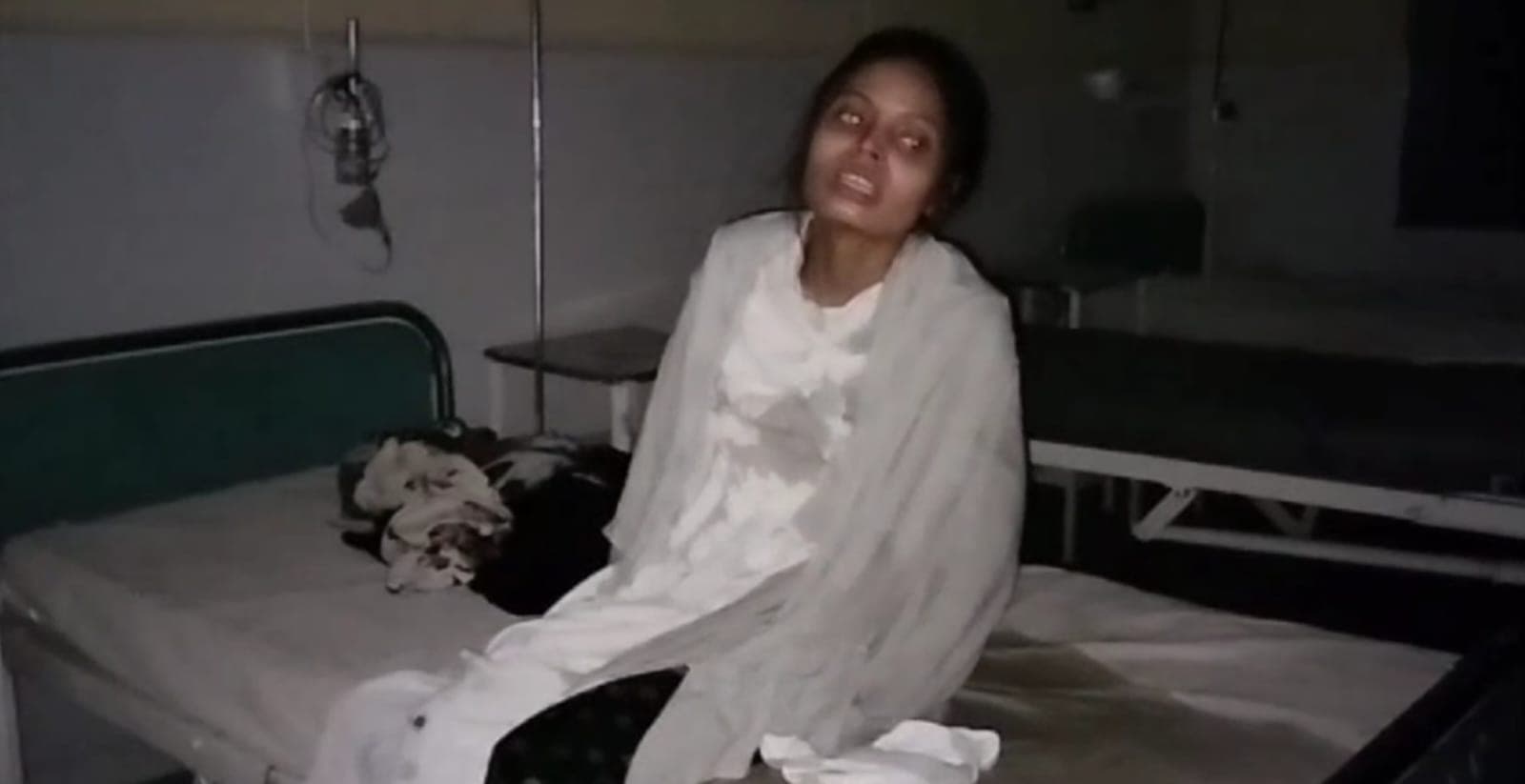 अलीगढ़: मकान बंटवारे के विवाद में देवरानी ने जेठानी के ऊपर फेंका तेजाब, गंभीर हालत में जिला अस्पताल भर्ती