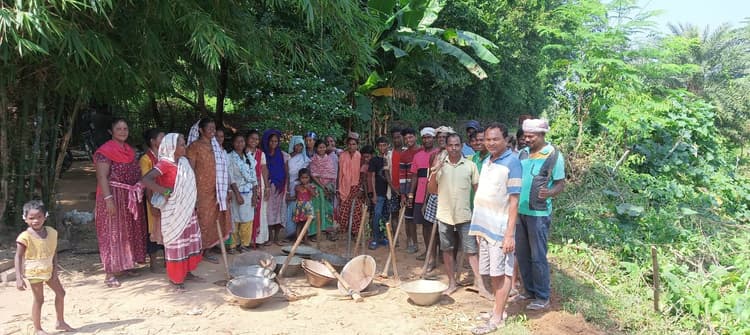 झारखंड : जर्जर कच्ची सड़क पर चलने को मजबूर हैं पाताहातु के ग्रामीण, अब करेंगे आंदोलन