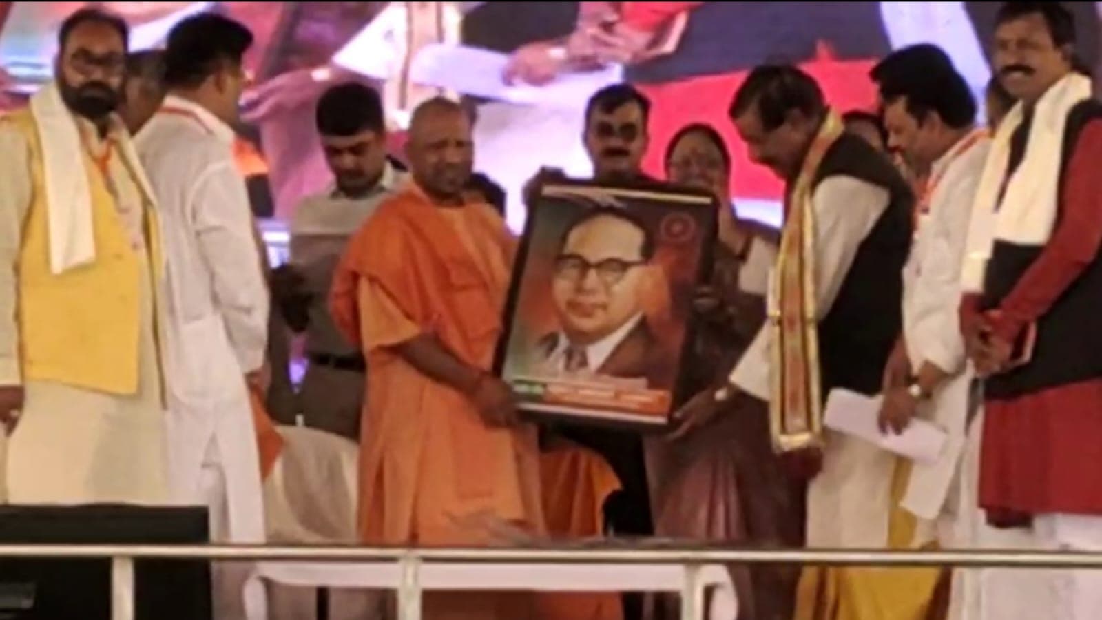 अलीगढ़ के अनुसूचित जाति सम्मेलन में CM 
 YOGI बाले , पिछली सरकार ने अम्बेडकर को वोट बैंक के लिए किया इस्तेमाल