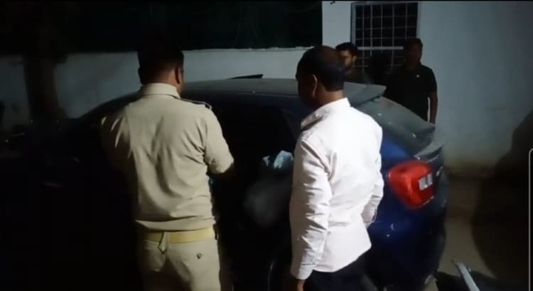 अलीगढ़: पत्नी का शव बक्से में बंद कर नोएडा ले जा रहा था पति, पुलिस ने यमुना एक्सप्रेसवे पर दबोचा