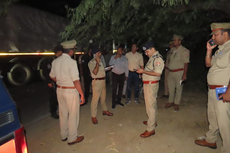 अलीगढ़ में दुकान बंद कर घर लौट रहे ज्वैलर्स को बदमाशों ने गोली मारकर 80 हजार कैश , सोने के आभूषण लूटे