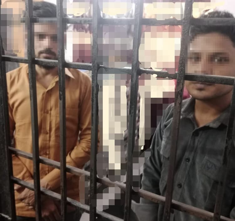 Aligarh :  ट्रैफिक इंस्पेक्टर को पीटने दो आरोपी गिरफ्तार, CCTV की फुटेज देखने के बाद पुलिस ने लिया एक्शन