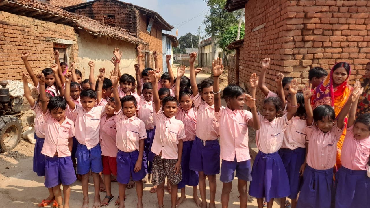 प्रधान शिक्षक व एसएमसी अध्यक्ष के विवाद में 15 दिनों से बच्चों का मध्याह्न भोजन बंद, ग्रामीणों में आक्रोश